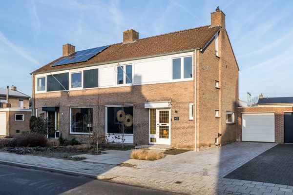 Te koop: Instapklare gemoderniseerde geschakelde 2 onder 1 kap woning met aanbouw, 3 slaapkamers, garage en een tuin in Voerendaal